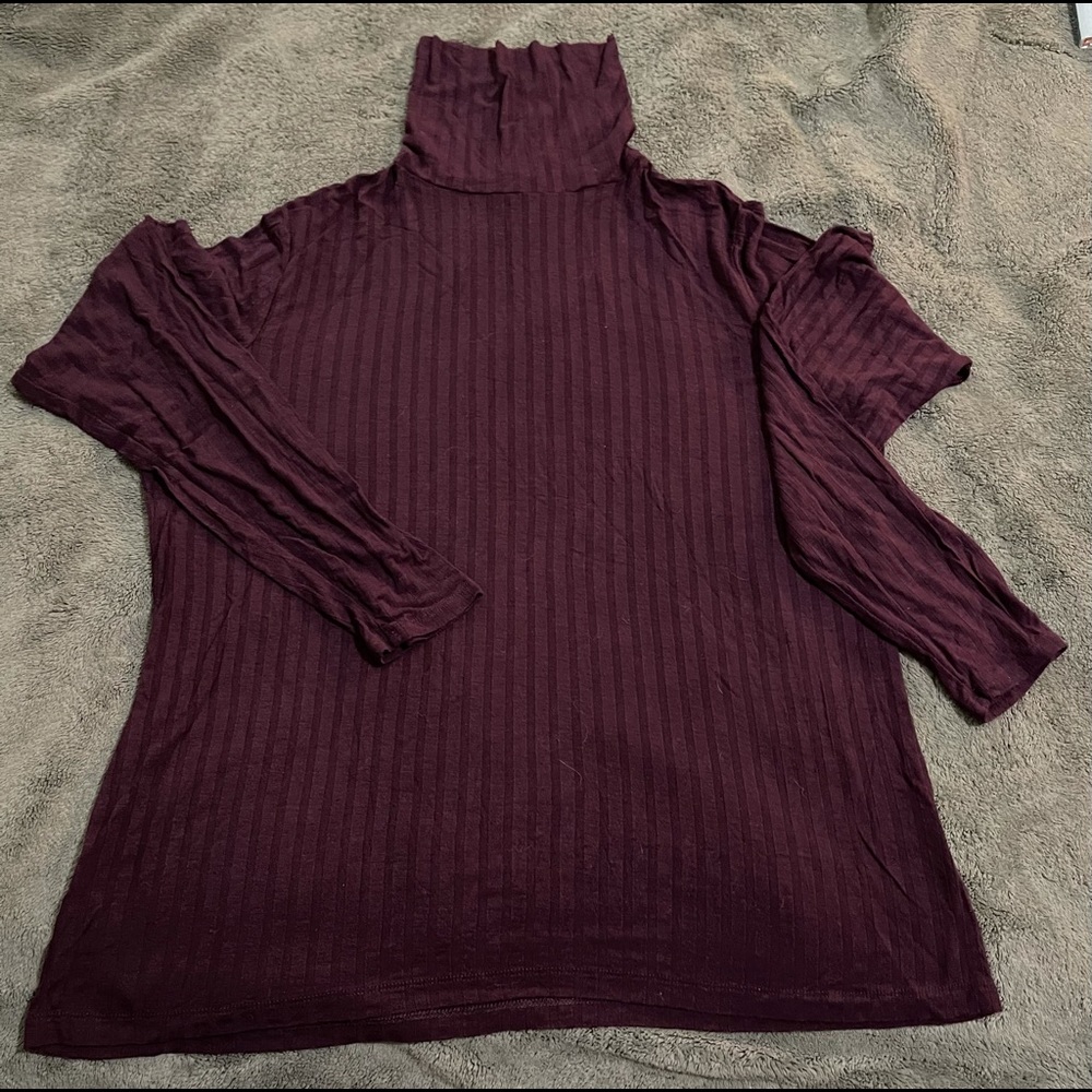 Turtle neck long sleeve shirt